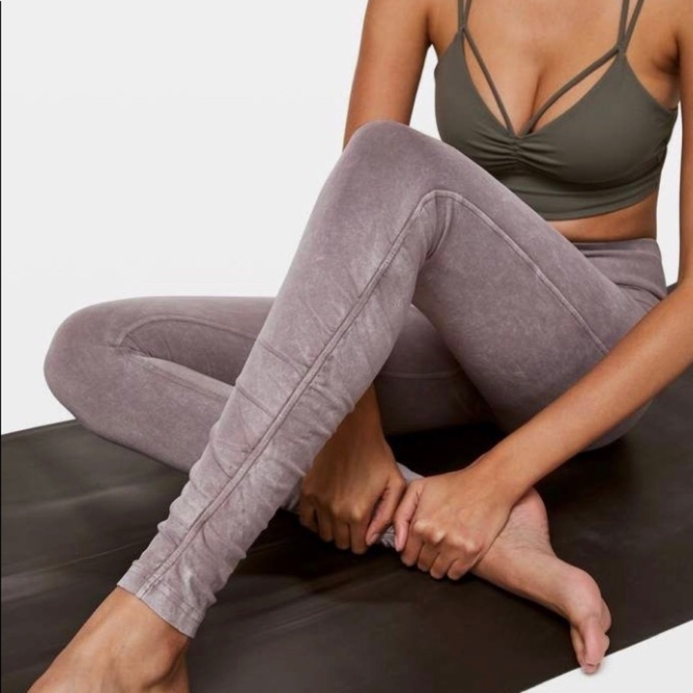 Lululemon Inner Glow thigh 28”